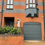 Stylish 1-Bed Studio